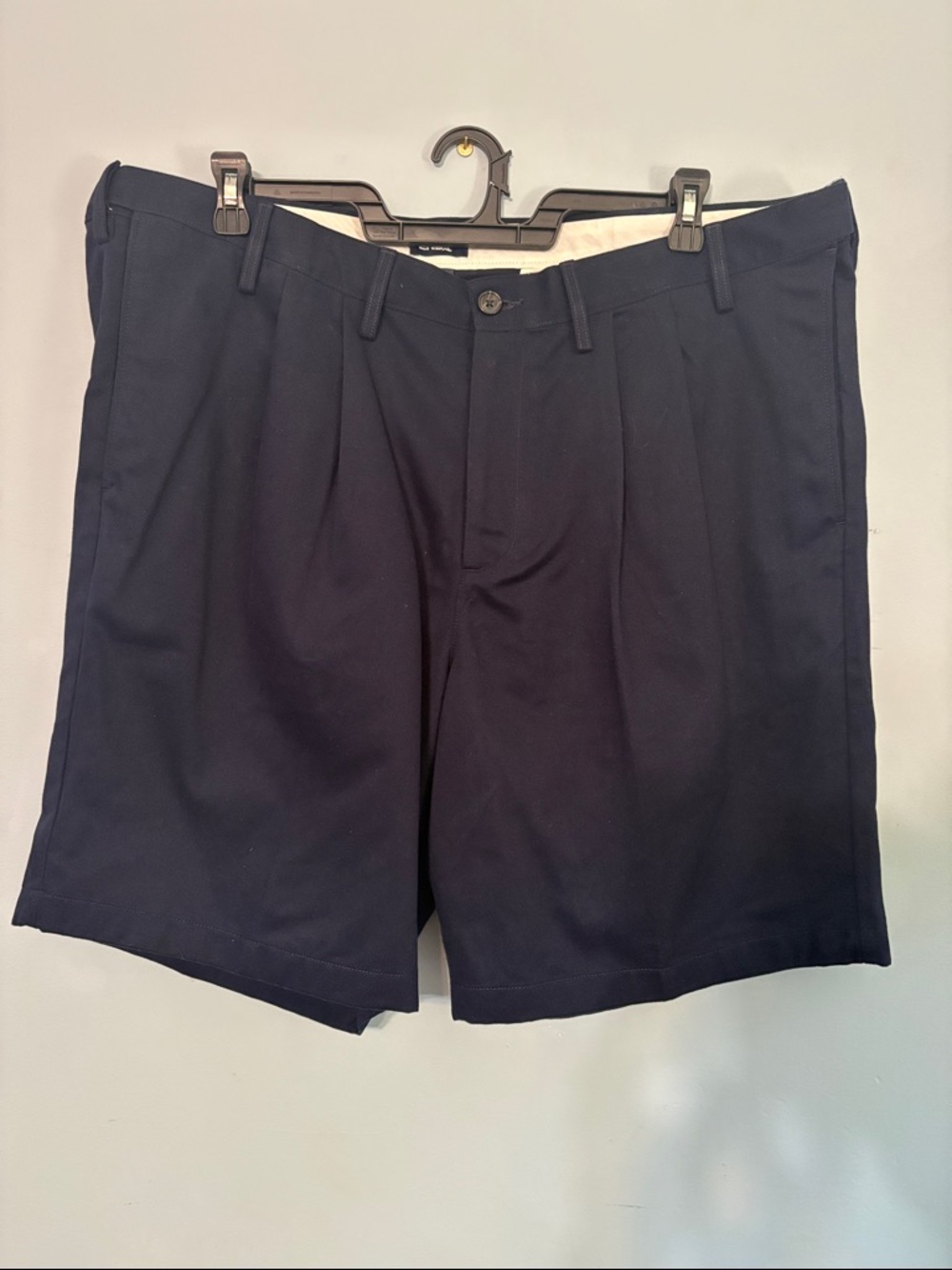 Men's 44T Lands End Pleated Navy shorts